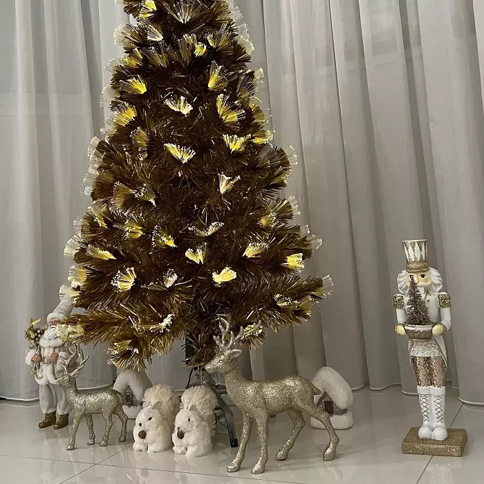 Fast și opulență în casele vedetelor, de Crăciun. Dana Budeanu, Simona Gherghe, Loredana, Vlăduța Lupău, Oana Zăvoranu - imagini din intimitatea căminelor decorate feeric