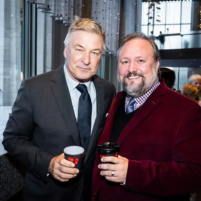 Alec Baldwin, acuzat de omor involuntar după uciderea regizoarei Halyna Hutchins. Ce pedeapsă riscă