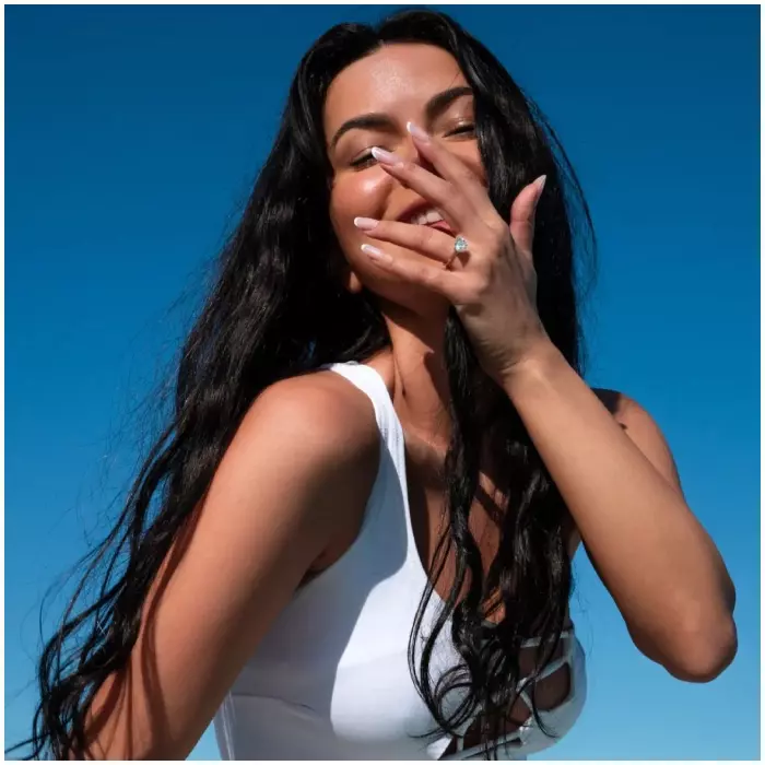 Inna este în culmea fericirii. A fost cerută în căsătorie de iubitul ei, Deliric