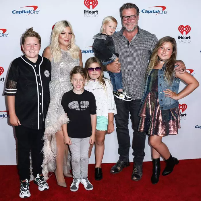 Tori Spelling cu soțul ei și copiii lor