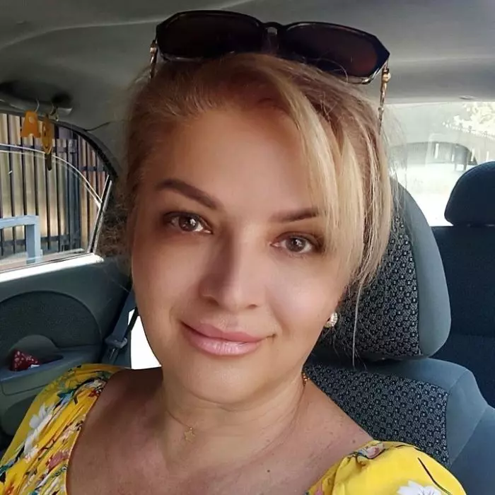 carmen-radulescu-in-masina