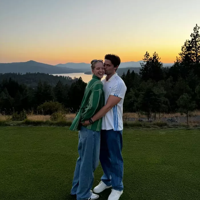 Patrick Schwarzenegger și Abby Champion 9
