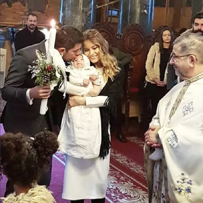 Laura Cosoi şi Cosmin, naşi de botez