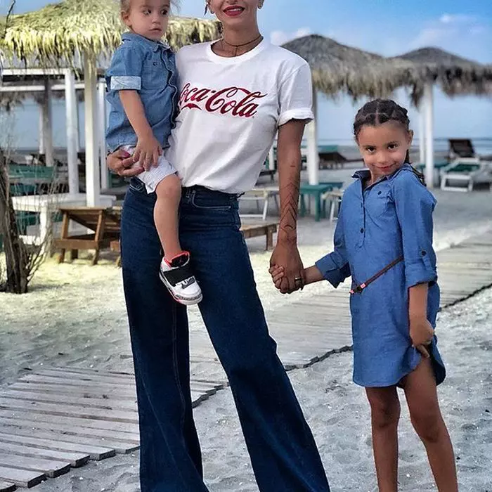 Giulia si fetita sa la mare 3