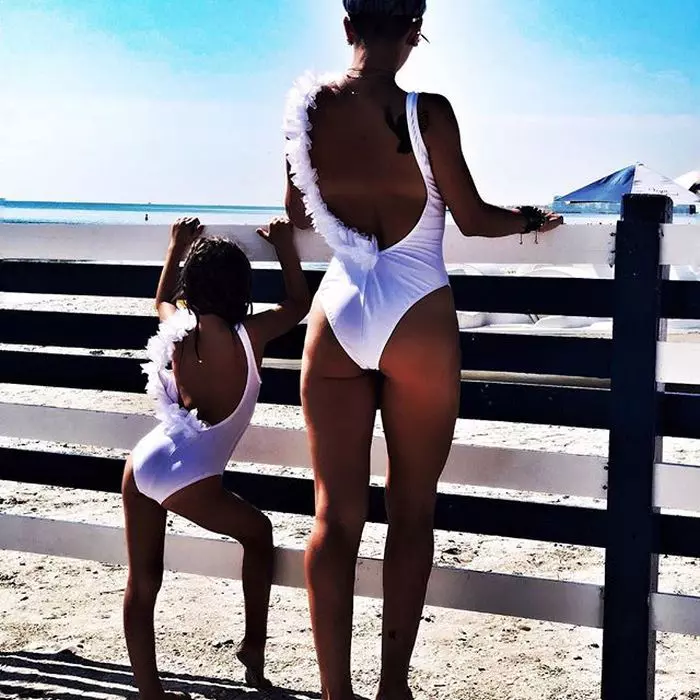 Giulia si fetita sa la mare 4