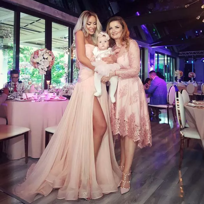 Bianca Drăgușanu, fetița ei și mama ei