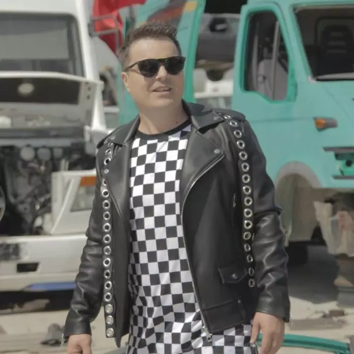 Domnul Problemă - Bogdan Tașcău