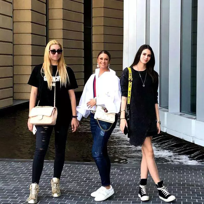 Anamaria Prodan și fetele ei