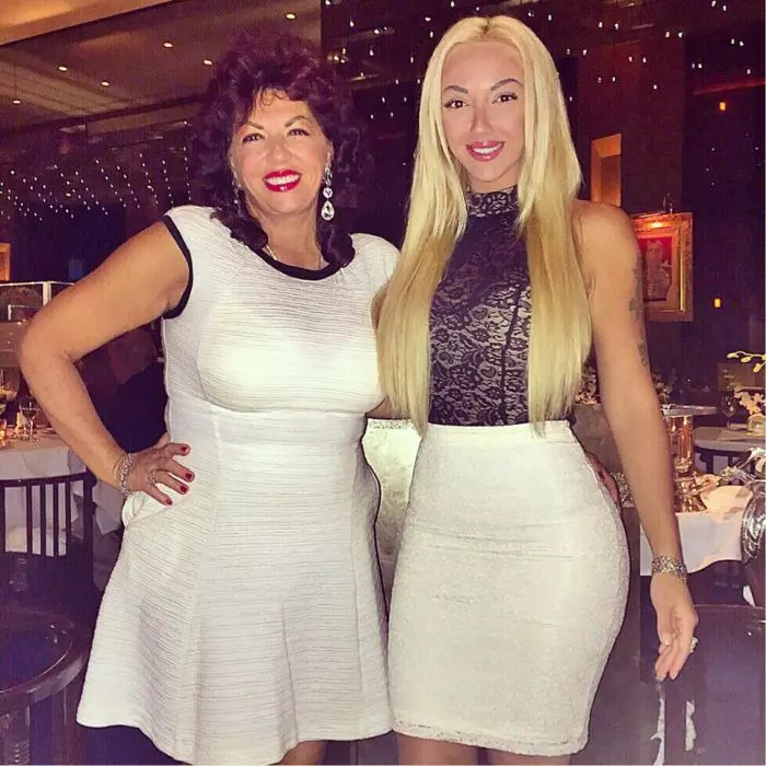 Carmen Harra și fiica ei