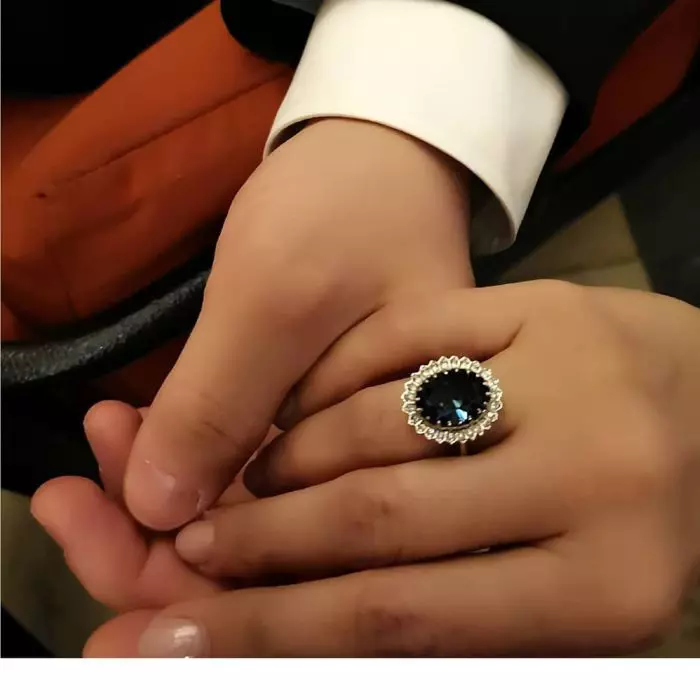 Inelul primit de Andreea Marin este copia fidelă a inelului de logodnă al Prințesei Diana.