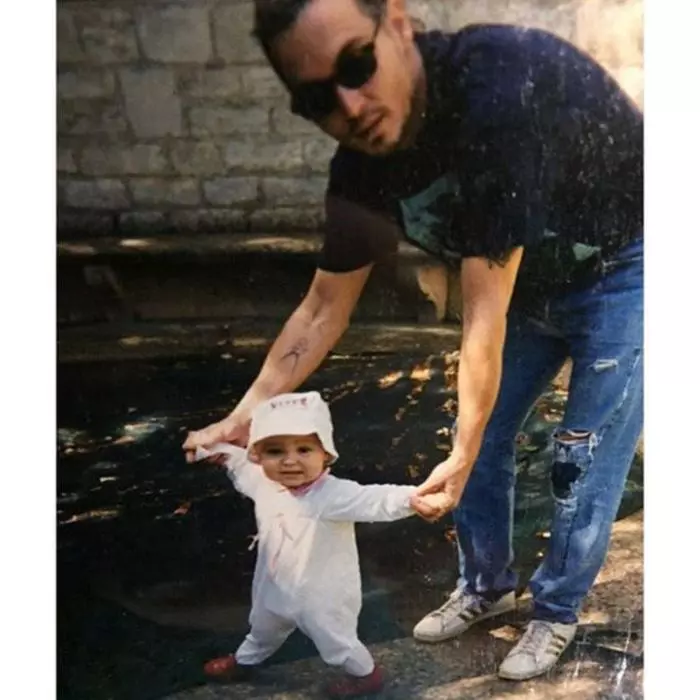 Johnny și Lily, pe când aceasta era bebeluș