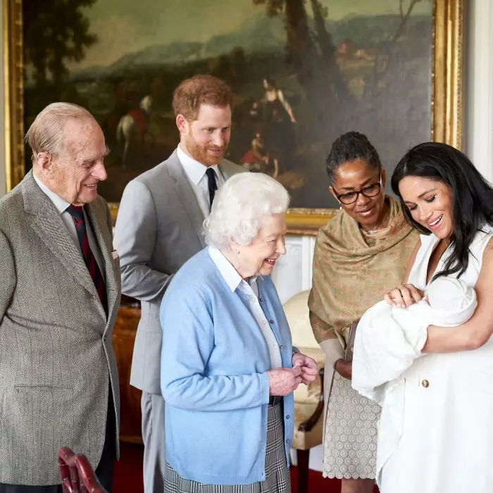 Elisabeta a II-a își cunoaște strănepotul, fiul lui Meghan Markle și al Prințului Harry, micuțul Archie.