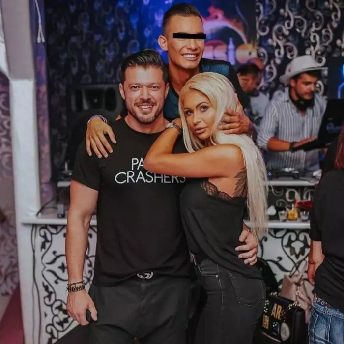 Victor și blonda alături de care a fost surprins în club.