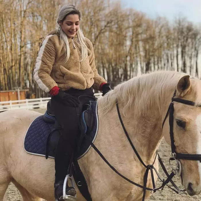 Katarina e pasionată de echitație