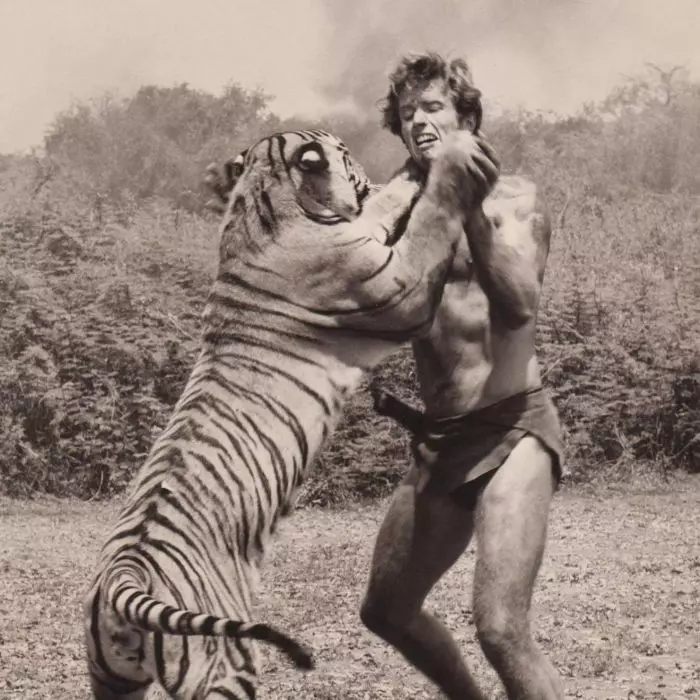 Ron Ely a devenit cunoscut datorită filmului "Tarzan"