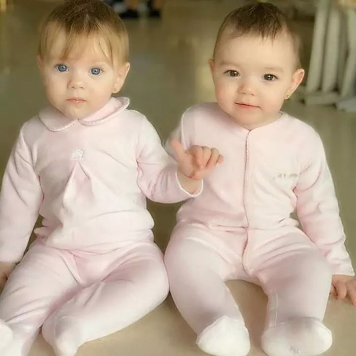 Valentina Pelinel și Cristi Borcea și-au serbat gemenele. Fetițele au 9 luni