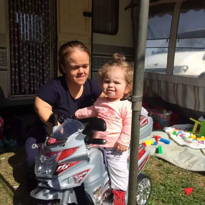 So_ia-_i-feti_a-Piticului-Colorado-1