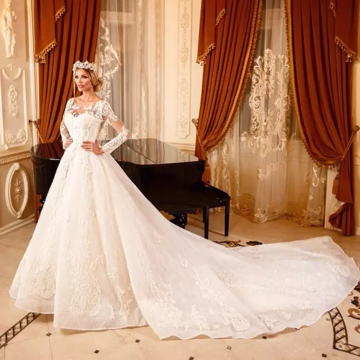 Bianca Drăgușanu în rochie de mireasă