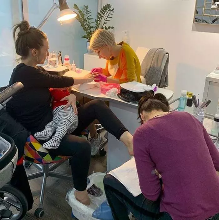 Adela Popescu  și copiii ei