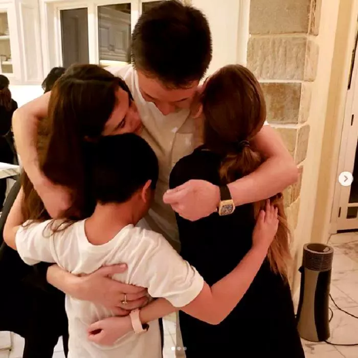 Fiica lui Irinel locuiește cu mama ei și cu Mr Pink în America