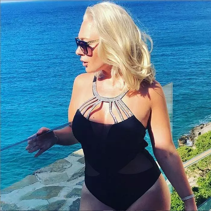 Giulia-Nahmany-costum-de-baie2