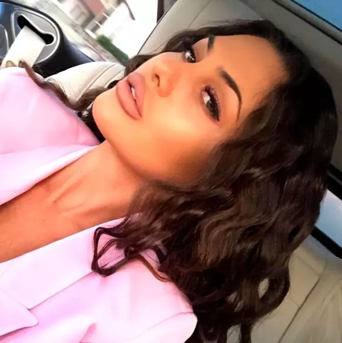 Alexandra Tătulescu iubea selfieurile în mașină înainte de a deveni soția fiului lui Liviu Dragnea