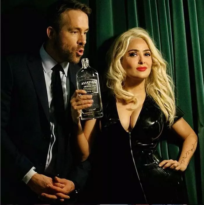 Actrița arată senzațional blondă