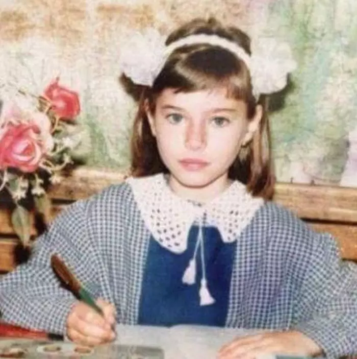 Laura Cosoi în prima zi de școală