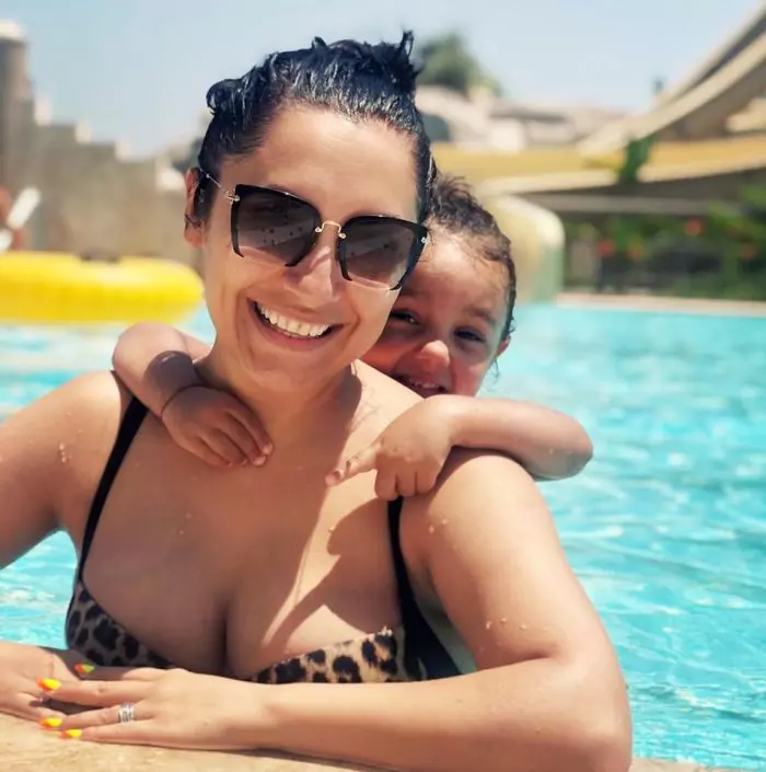 Andra e cu familia în vacanță