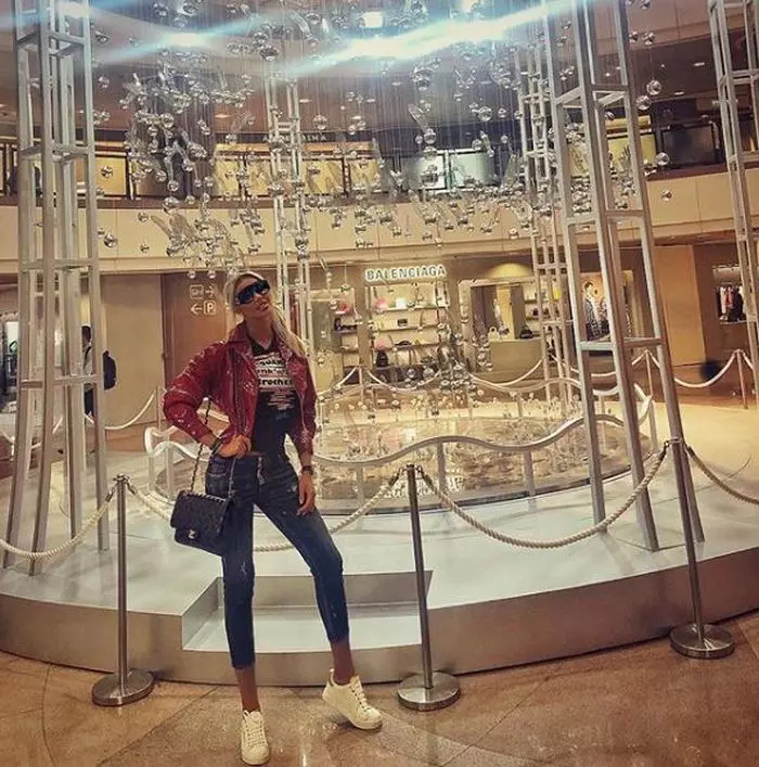 Bianca Drăgușanu în Hong Kong