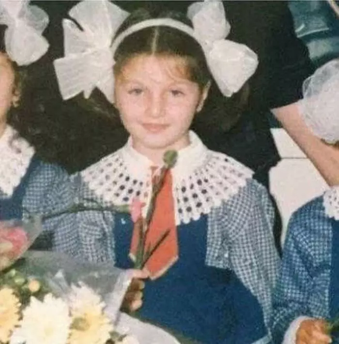 Alexandra Ungureanu în prima zi de școală