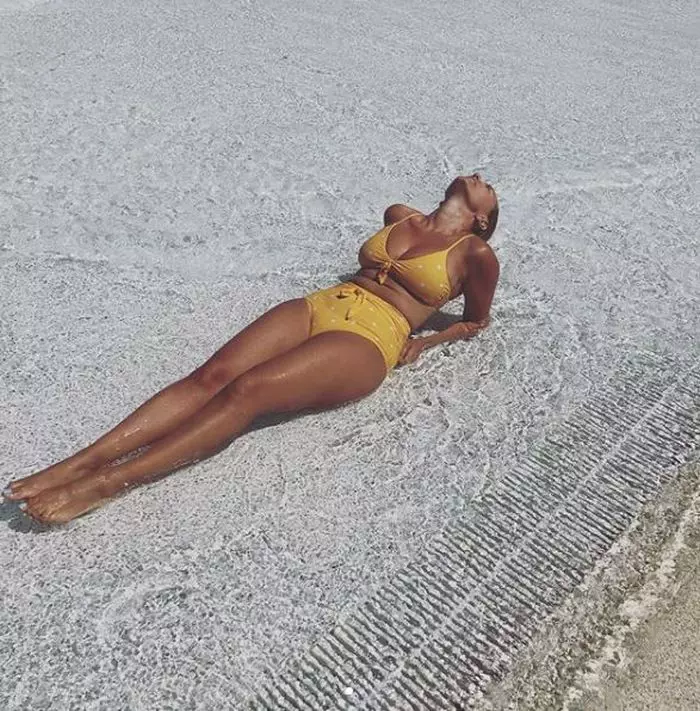 Andreea Esca, în costum de baie