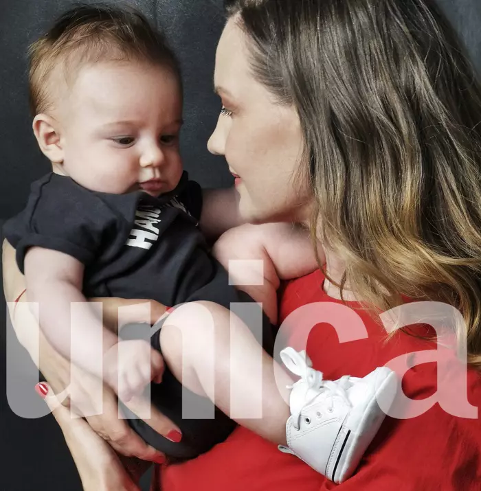 Melania Medeleanu si baietelul ei- in exclusivitate pe coperta Unica