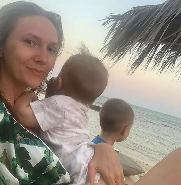 Adela Popescu și băieții ei