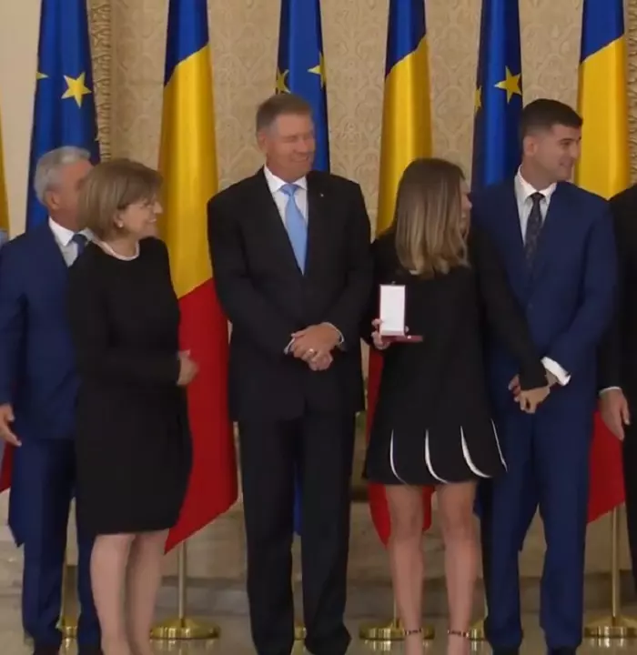 Simona Halep a fost decorată de Klaus Iohannis