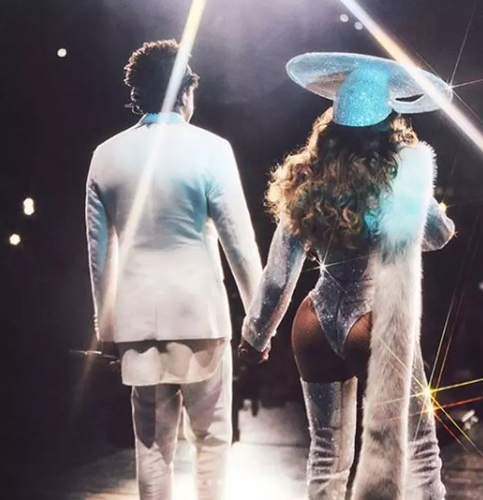 Beyonce și Jay-Z pe scenă, la ultimul concert din cadrul turneului On The Road II, în Seattle