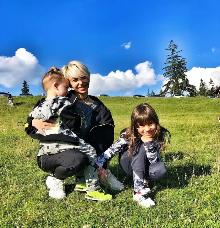 Giulia Anghelescu si familia 4