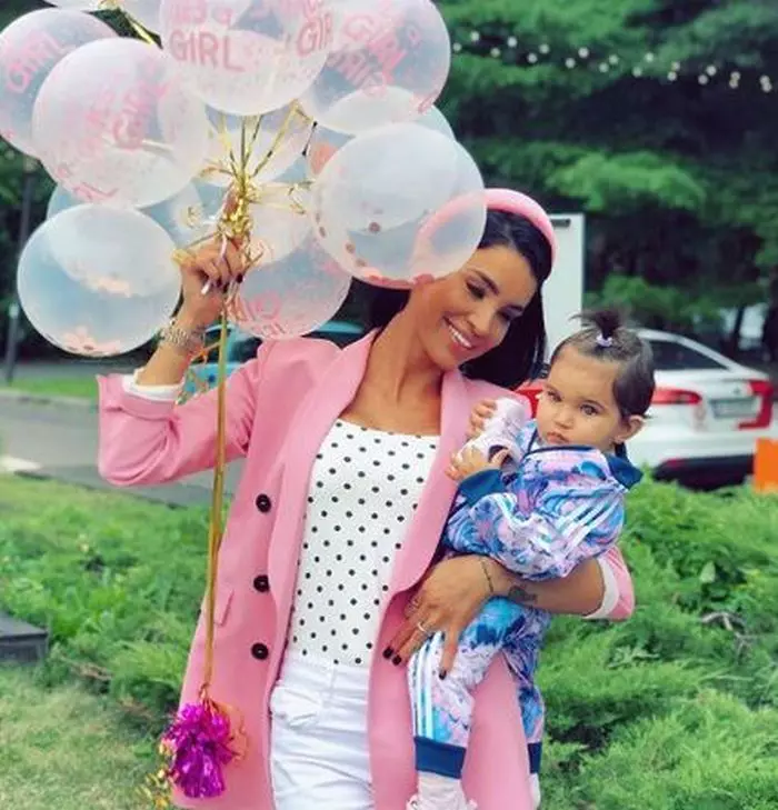 Adelina Pestrițu și Zenaida