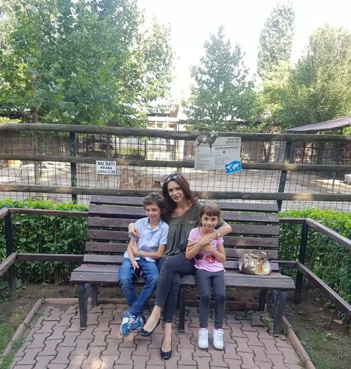 Cristina Spătar și cei doi copii
