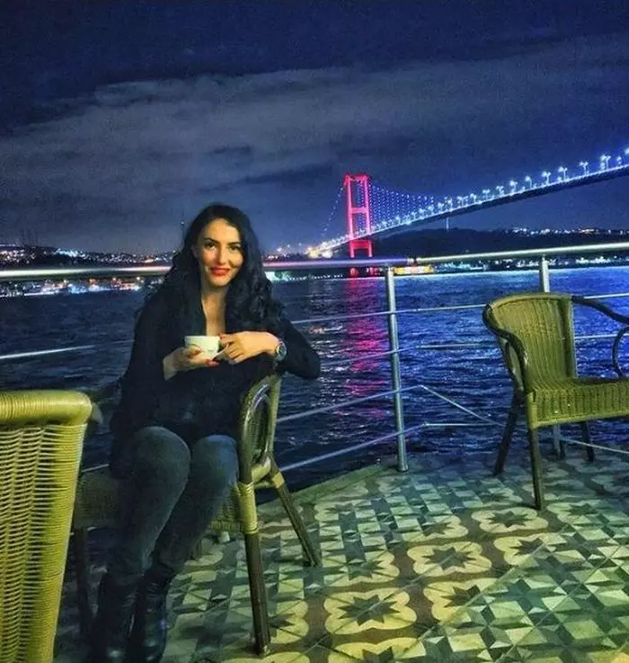 Lavinia e cu trei ani mai mare decât sora ei, Andreea Mantea