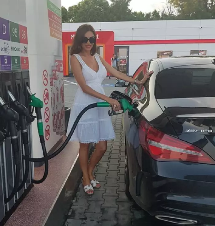 Ce mașină conduce Cristina Spătar. Cât de bine îi merge după divorțul de fostul soț