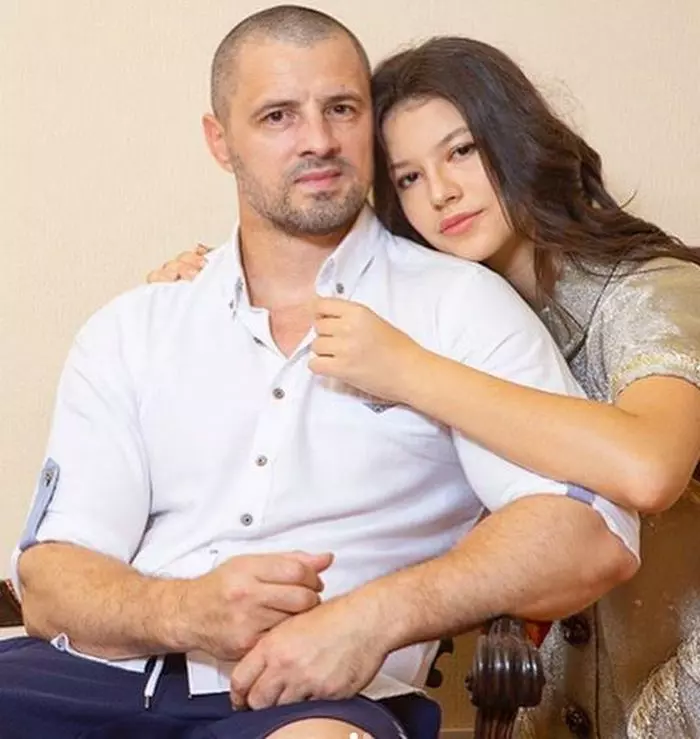 Cleopatra și tatăl ei, Pavel Stratan