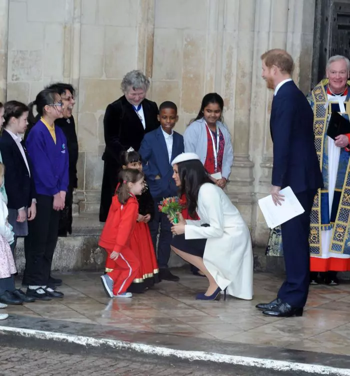 Meghan are întotdeauna timp și dispoziție să stea de vorbă cu cei mici.