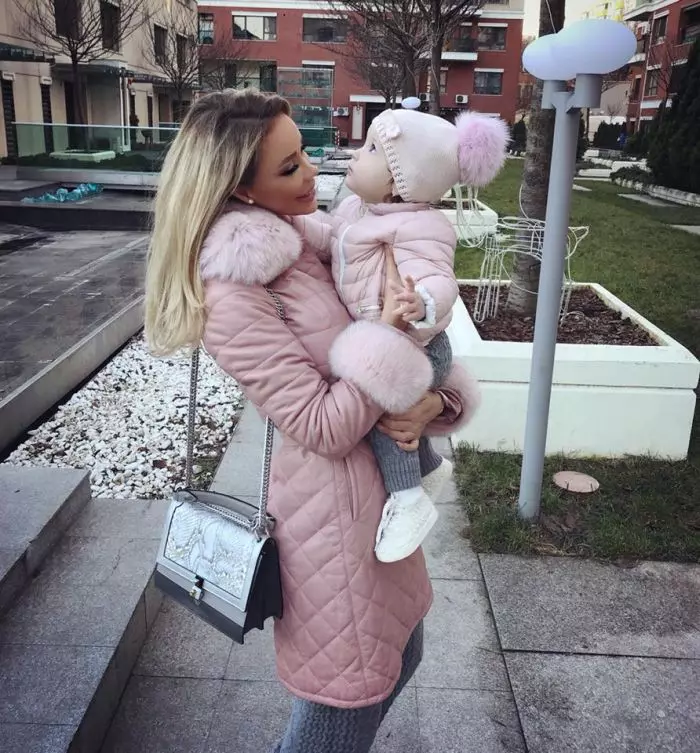 Bianca Drăgușanu și fetița ei