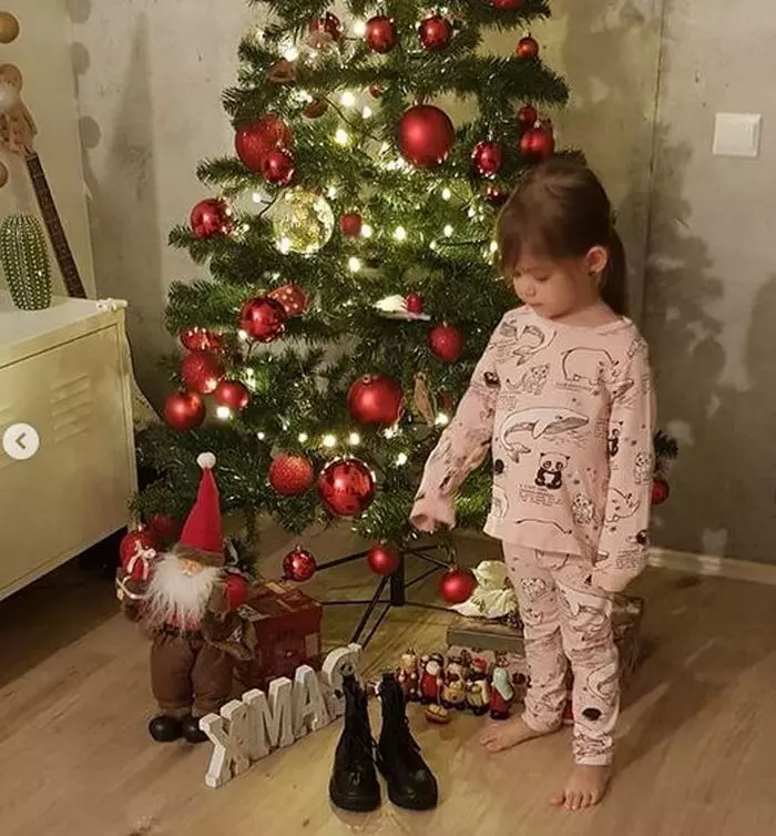 fetița lui Sore la brad