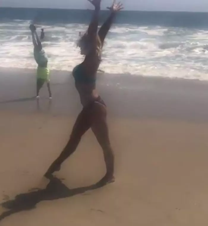 Nadia Comăneci, în costum de baie