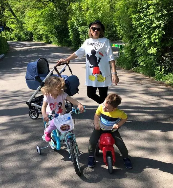 Mirela Vaida și cei trei copii