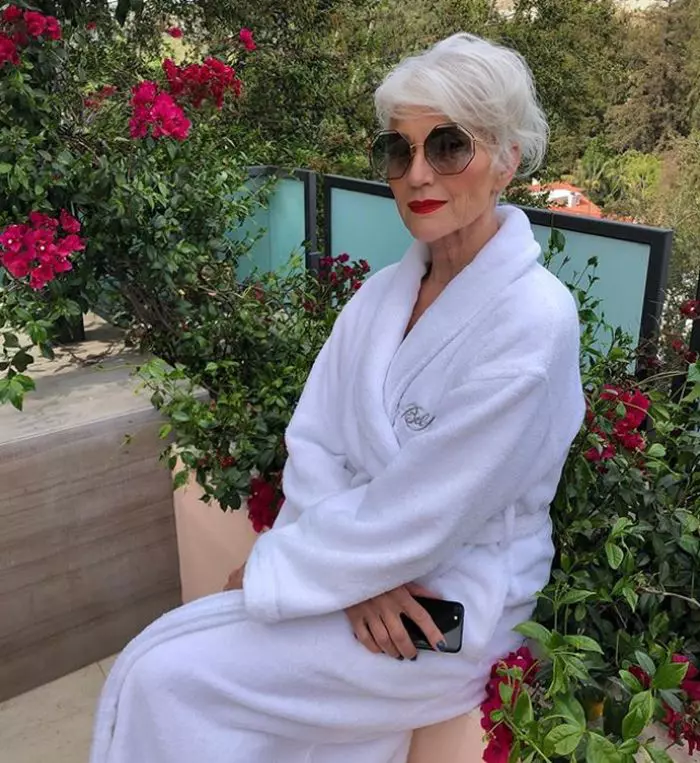 Maye Musk inainte de o sedinta foto