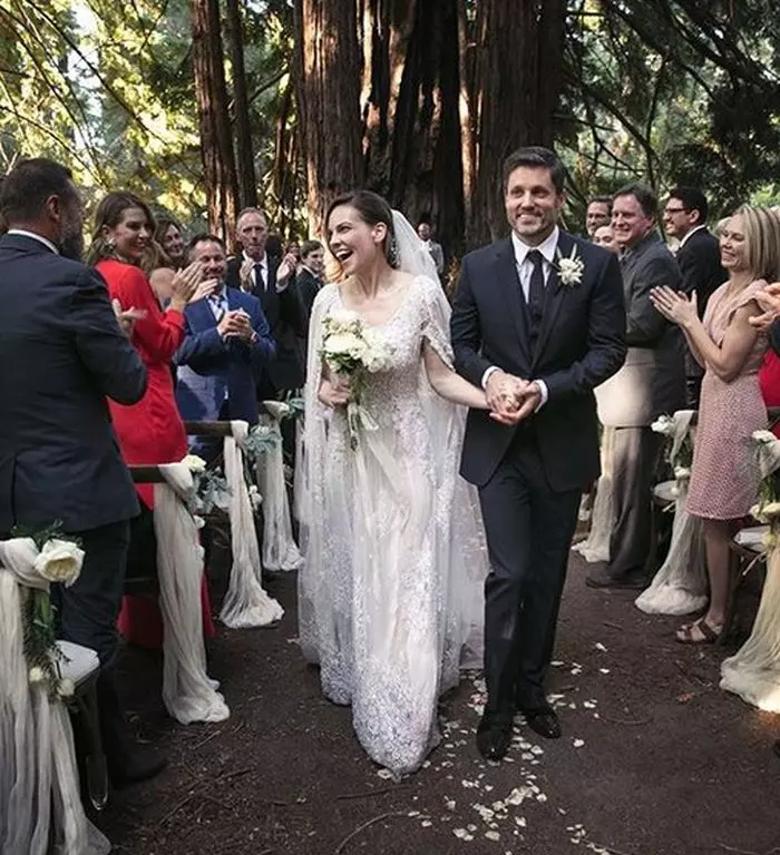 Hilary și Philip, după oficiera căsătoriei.