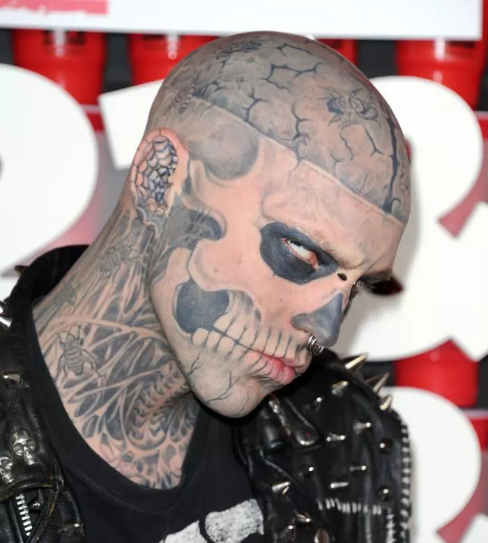 Rick Genest, aka Zombie Boy, este cel mai tatuat model.